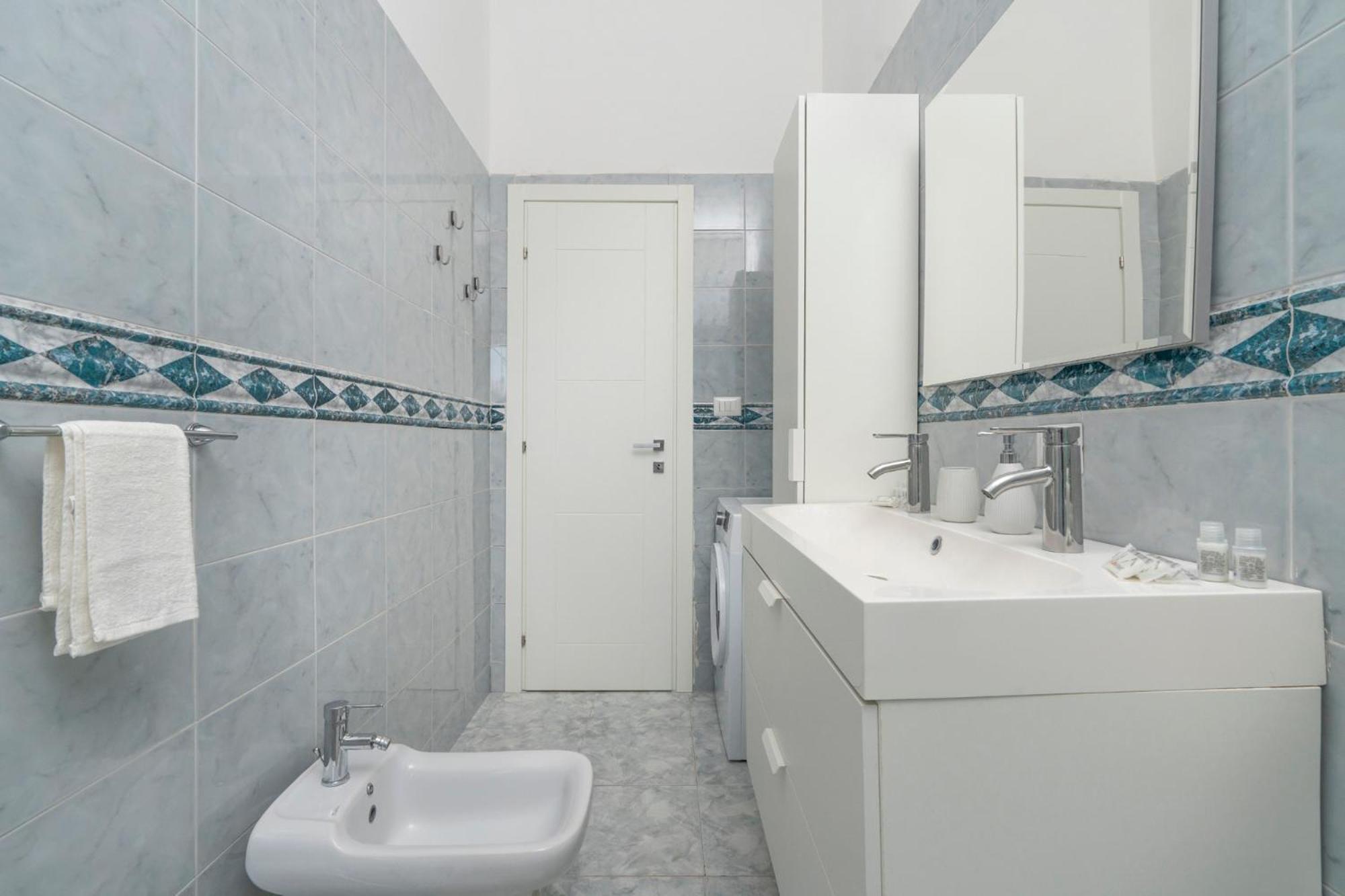 Vista Duomo Apartment Napoli Bagian luar foto