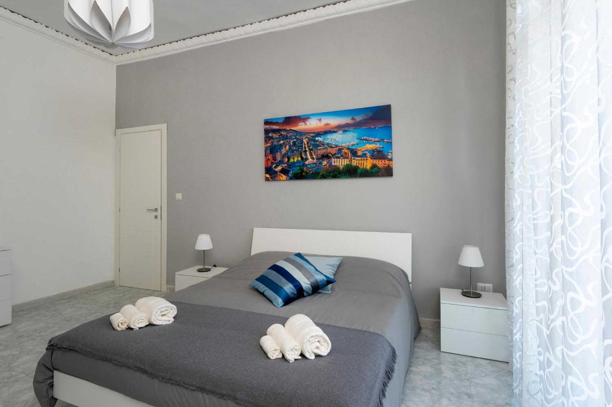 Vista Duomo Apartment Napoli Bagian luar foto