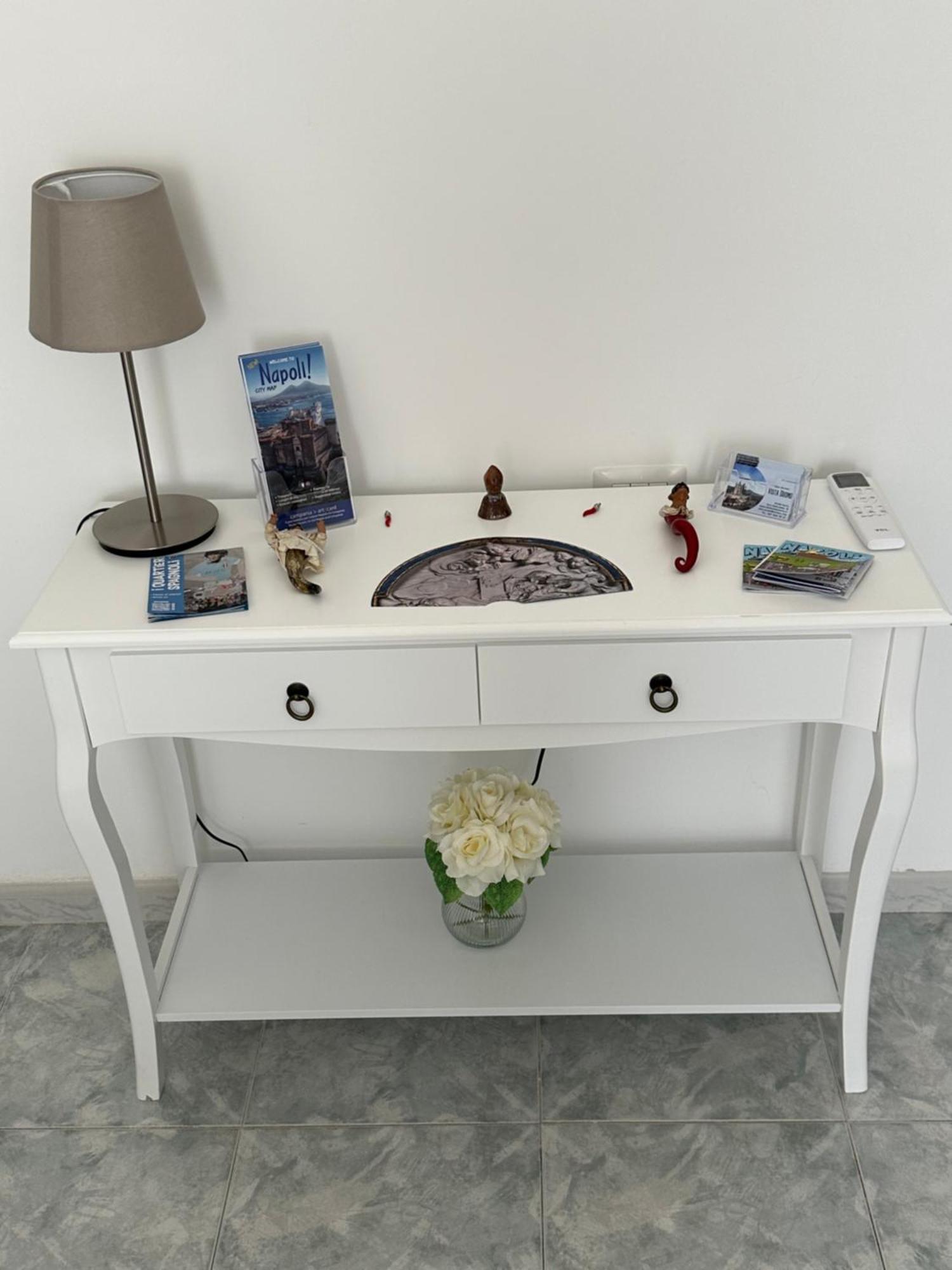 Vista Duomo Apartment Napoli Bagian luar foto