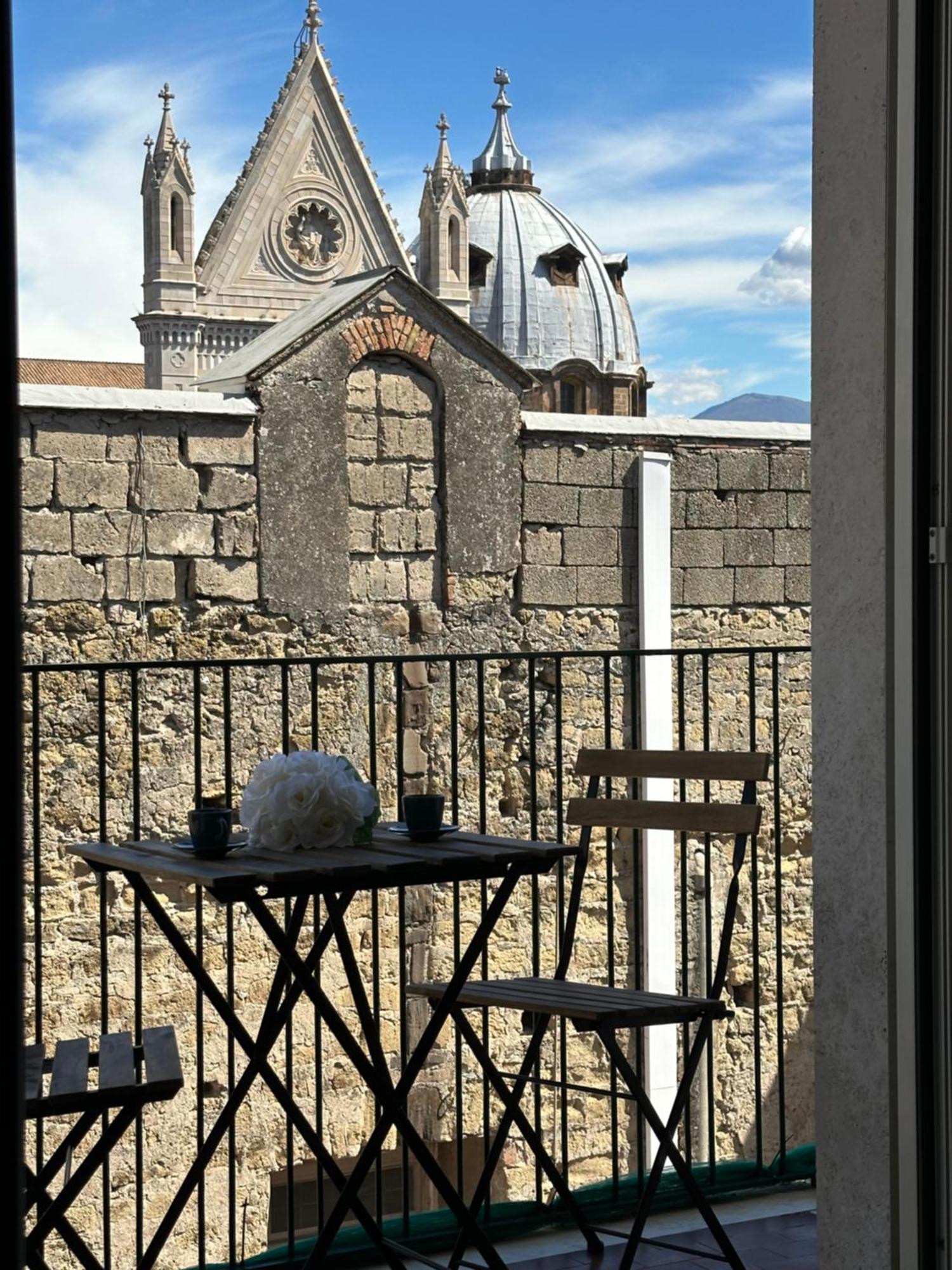 Vista Duomo Apartment Napoli Bagian luar foto
